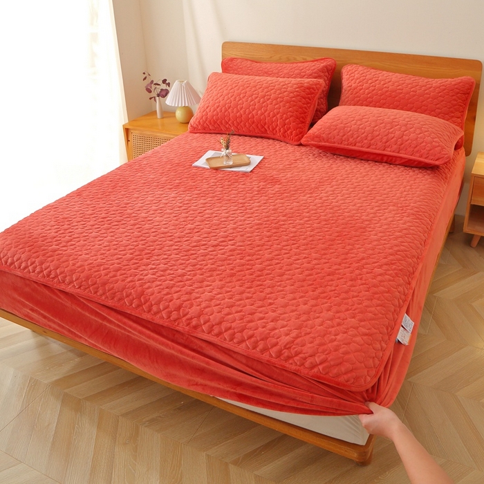 91家纺网 家纺一手货源 找家纺 芸锦豪 2024新款宝宝绒夹棉刺绣床笠 焦糖色