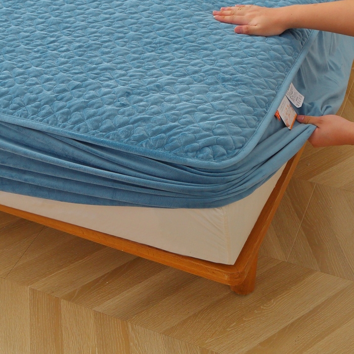 91家纺网 家纺一手货源 找家纺 芸锦豪 2024新款宝宝绒夹棉刺绣床笠 贵族蓝