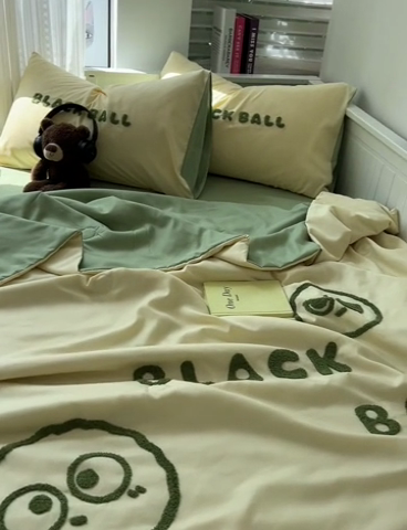 91家纺网 家纺一手货源 找家纺 眠帛家居 2024新款水洗棉毛巾绣夏被四件套精灵系列A类风格二 精灵奶黄-果绿