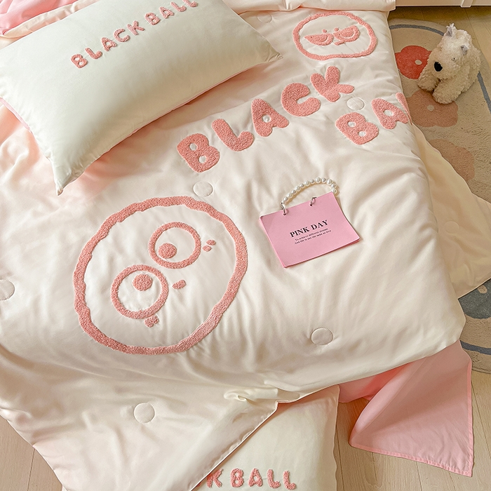 91家纺网 家纺一手货源 找家纺 眠帛家居 2024新款水洗棉毛巾绣夏被四件套精灵系列A类风格二 精灵奶油粉