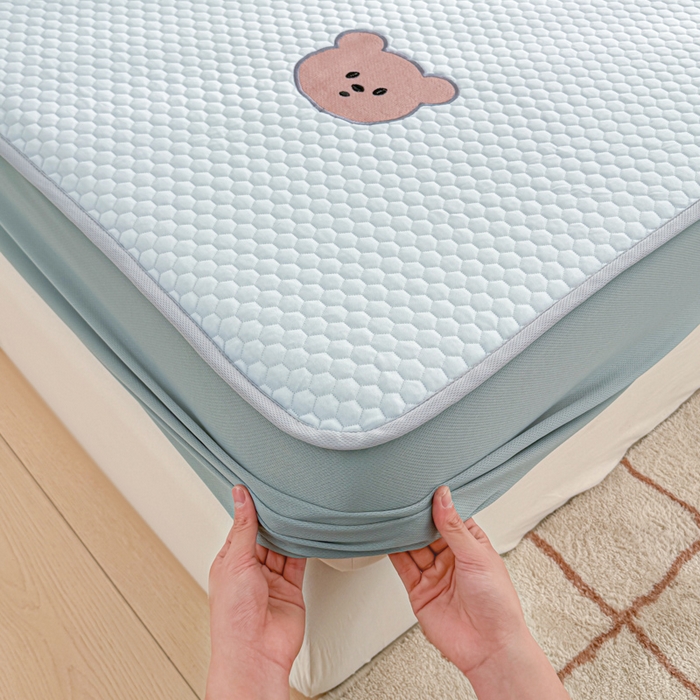 91家纺网 家纺一手货源 找家纺 慕尚家纺 2025新款冻冻席刺绣系列 凉冻冻席小熊蓝