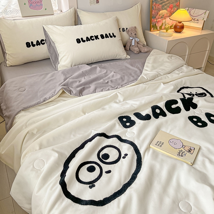 91家纺网 家纺一手货源 找家纺 眠帛家居 2024新款水洗棉毛巾绣夏被四件套精灵系列A类风格二 精灵浅灰