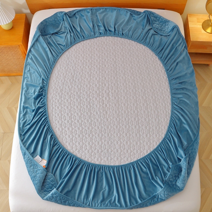 91家纺网 家纺一手货源 找家纺 芸锦豪 2024新款宝宝绒夹棉刺绣床笠 贵族蓝