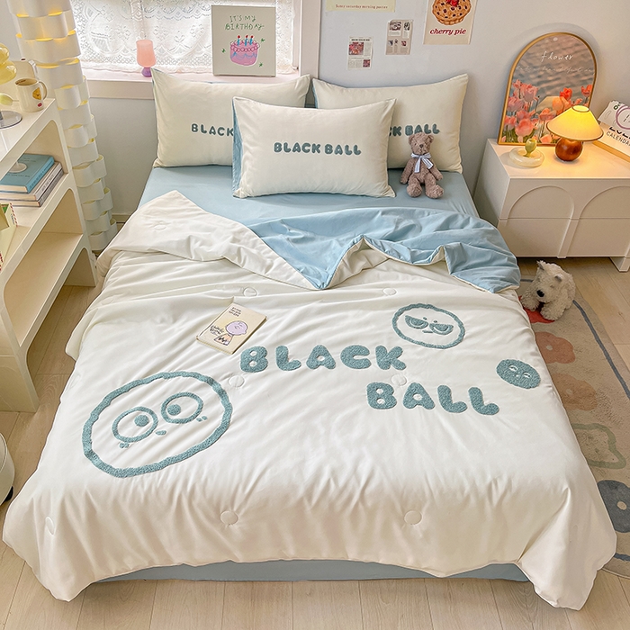 91家纺网 家纺一手货源 找家纺 眠帛家居 2024新款水洗棉毛巾绣夏被四件套精灵系列A类风格二 精灵繁星蓝