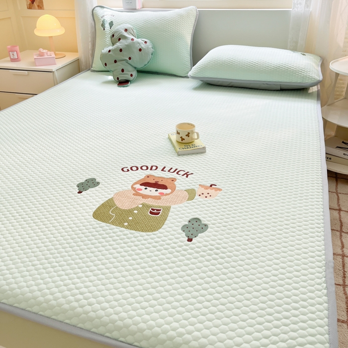 91家纺网 家纺一手货源 找家纺 慕尚家纺 2025新款冻冻席刺绣系列 冻冻席幸福的可儿