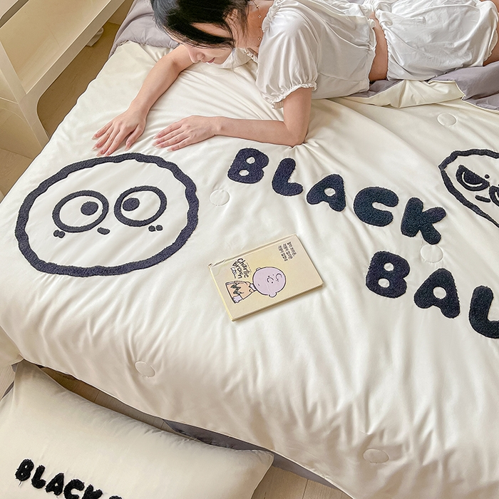 91家纺网 家纺一手货源 找家纺 眠帛家居 2024新款水洗棉毛巾绣夏被四件套精灵系列A类风格二 精灵浅灰