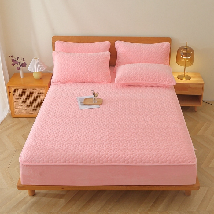 91家纺网 家纺一手货源 找家纺 芸锦豪 2024新款宝宝绒夹棉刺绣床笠 玫瑰粉