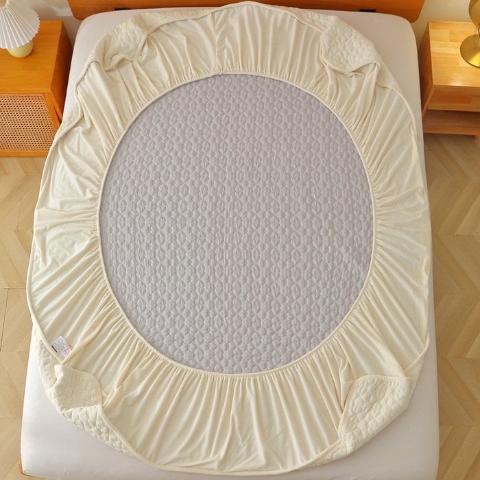 91家纺网 家纺一手货源 找家纺 芸锦豪 2024新款宝宝绒夹棉刺绣床笠 奶油白