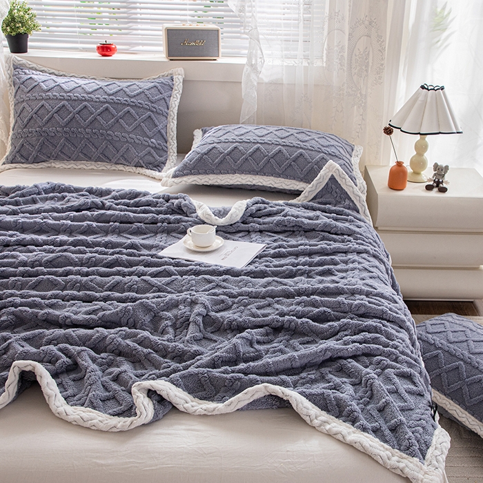 91家纺网 家纺一手货源 找家纺 芸锦豪 2024新款塔芙蓉多功能毯--双面塔夫绒包边 塔夫绒-蓝灰