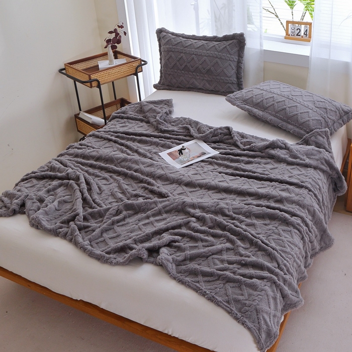 91家纺网 家纺一手货源 找家纺 芸锦豪 2024新款塔芙绒毛毯多功能毯-双面塔夫绒卷边 塔夫绒-深灰