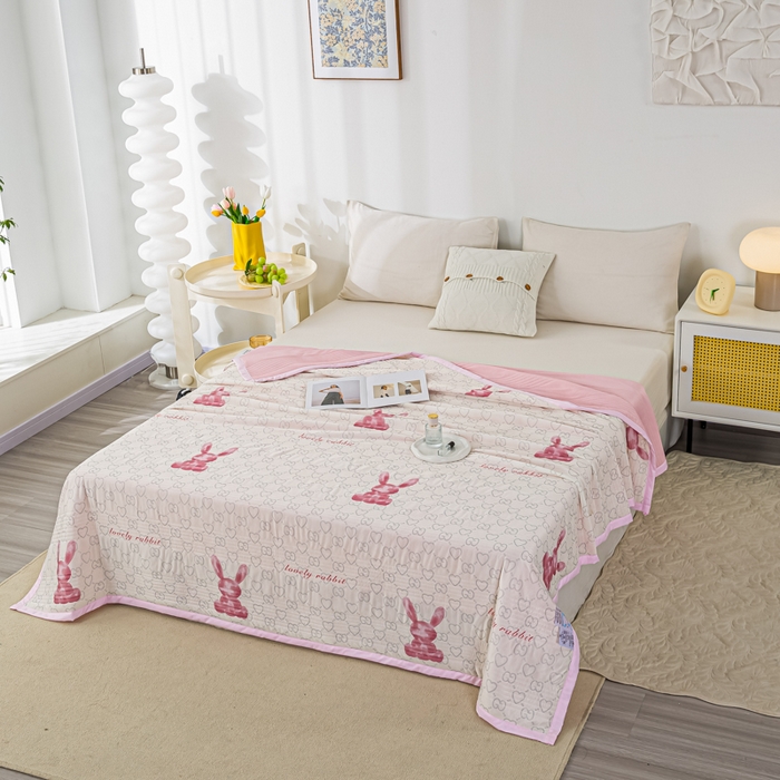 91家纺网 家纺一手货源 找家纺 博弈 2024新款凉感丝抗菌夏被 流氓兔粉