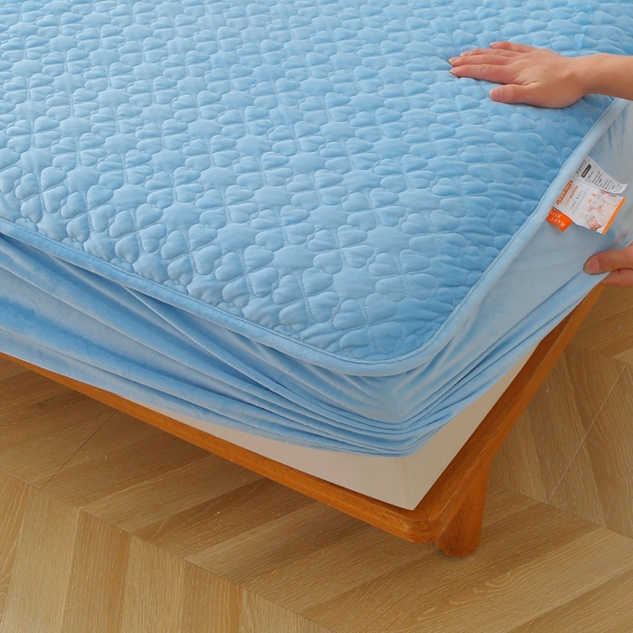 91家纺网 家纺一手货源 找家纺 芸锦豪 2024新款宝宝绒夹棉刺绣床笠 浅蓝