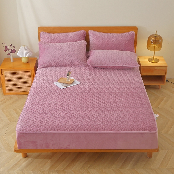 91家纺网 家纺一手货源 找家纺 芸锦豪 2024新款宝宝绒夹棉刺绣床笠 魅力紫