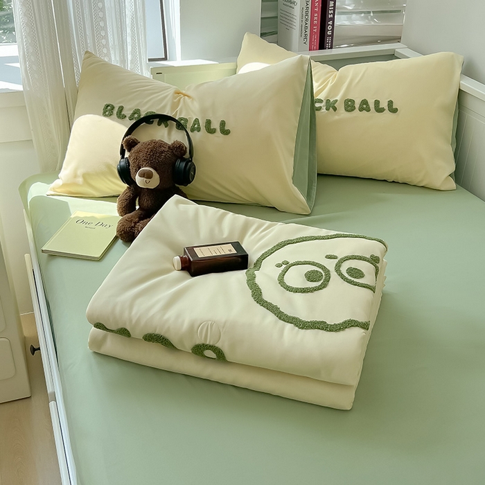 91家纺网 家纺一手货源 找家纺 眠帛家居 2024新款水洗棉毛巾绣夏被四件套精灵系列A类风格二 精灵奶黄-果绿