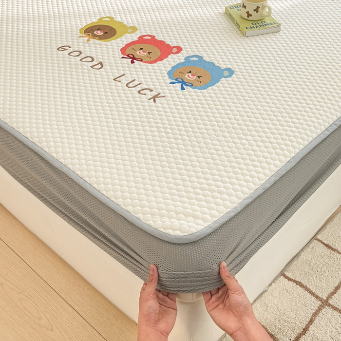 91家纺网 家纺一手货源 找家纺 慕尚家纺 2025新款冻冻席刺绣系列 冻冻席可爱一家人