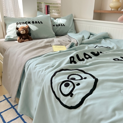 91家纺网 家纺一手货源 找家纺 （总）眠帛家居 2024新款水洗棉毛巾绣夏被四件套精灵系列A类风格二