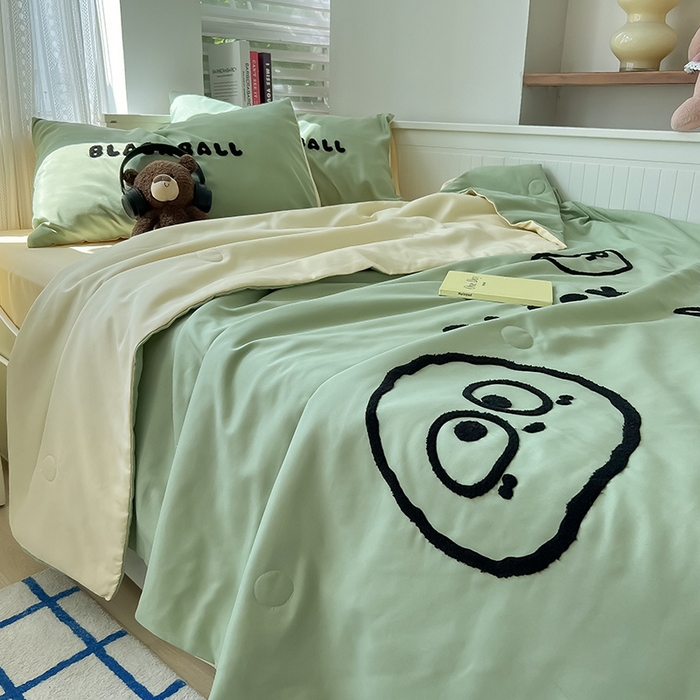 91家纺网 家纺一手货源 找家纺 眠帛家居 2024新款水洗棉毛巾绣夏被四件套精灵系列A类风格二 精灵果绿-奶黄