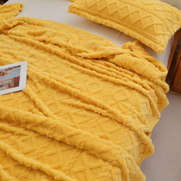 91家纺网 家纺一手货源 找家纺 芸锦豪 2024新款塔芙绒毛毯多功能毯-双面塔夫绒卷边 塔夫绒-姜黄