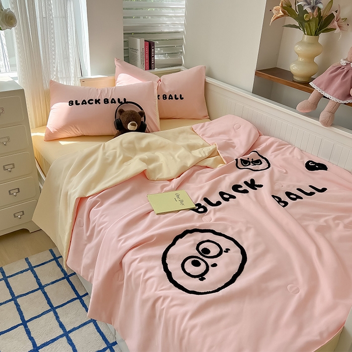 91家纺网 家纺一手货源 找家纺 眠帛家居 2024新款水洗棉毛巾绣夏被四件套精灵系列A类风格二 精灵奶油粉-奶黄