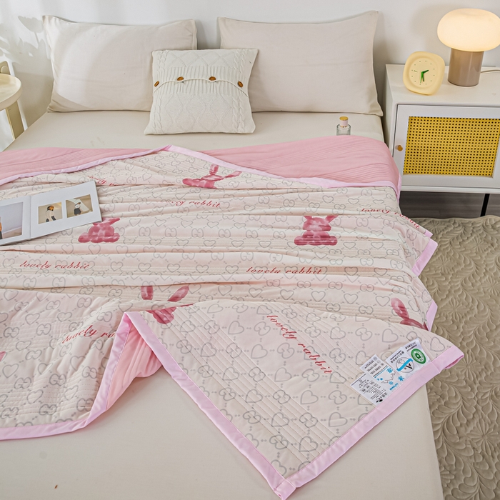 91家纺网 家纺一手货源 找家纺 博弈 2024新款凉感丝抗菌夏被 流氓兔粉