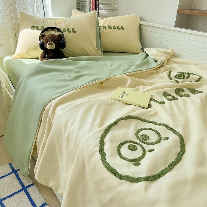91家纺网 家纺一手货源 找家纺 眠帛家居 2024新款水洗棉毛巾绣夏被四件套精灵系列A类风格二 精灵奶黄-果绿