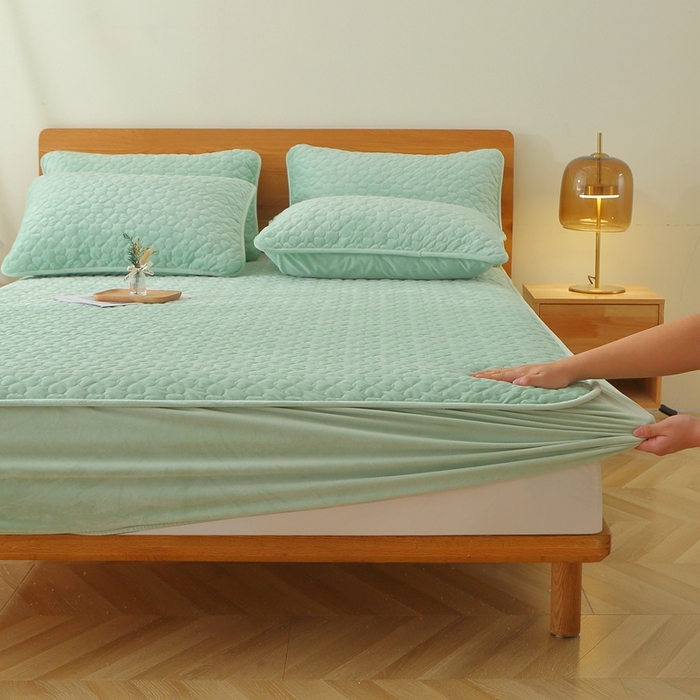 91家纺网 家纺一手货源 找家纺 芸锦豪 2024新款宝宝绒夹棉刺绣床笠 嫩绿