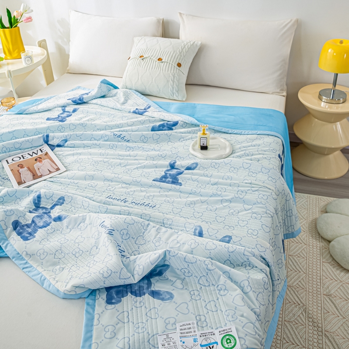 91家纺网 家纺一手货源 找家纺 博弈 2024新款凉感丝抗菌夏被 流氓兔-蓝