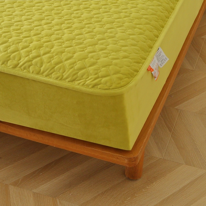 91家纺网 家纺一手货源 找家纺 芸锦豪 2024新款宝宝绒夹棉刺绣床笠 苹果绿