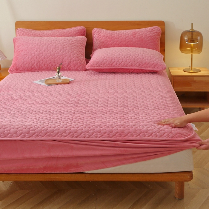 91家纺网 家纺一手货源 找家纺 芸锦豪 2024新款宝宝绒夹棉刺绣床笠 浅豆沙