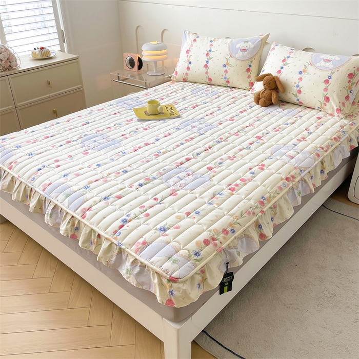 91家纺网 家纺一手货源 找家纺 3C 2024新款全棉13372大豆夹棉印花花边床笠四件套 圈圈兔