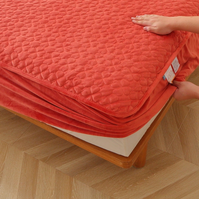 91家纺网 家纺一手货源 找家纺 芸锦豪 2024新款宝宝绒夹棉刺绣床笠 焦糖色