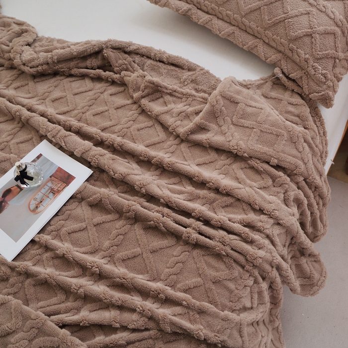 91家纺网 家纺一手货源 找家纺 芸锦豪 2024新款塔芙绒毛毯多功能毯-双面塔夫绒卷边 塔夫绒-咖色