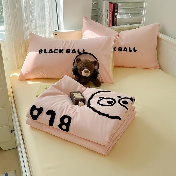 91家纺网 家纺一手货源 找家纺 眠帛家居 2024新款水洗棉毛巾绣夏被四件套精灵系列A类风格二 精灵奶油粉-奶黄