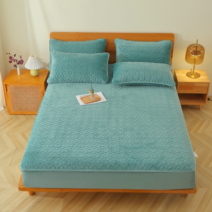 91家纺网 家纺一手货源 找家纺 芸锦豪 2024新款宝宝绒夹棉刺绣床笠 豆青