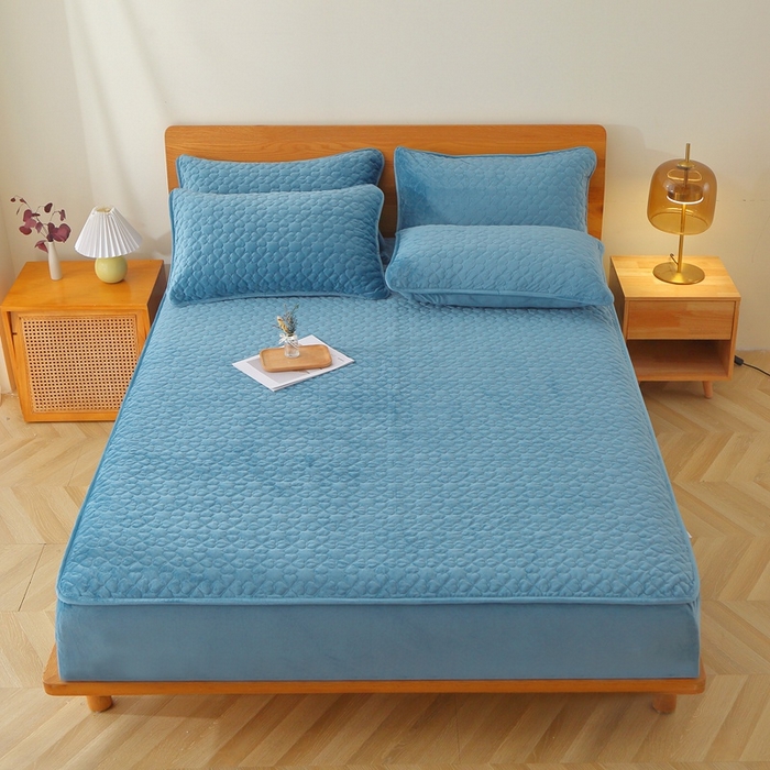 91家纺网 家纺一手货源 找家纺 芸锦豪 2024新款宝宝绒夹棉刺绣床笠 贵族蓝