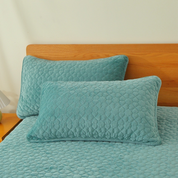 91家纺网 家纺一手货源 找家纺 芸锦豪 2024新款宝宝绒夹棉刺绣床笠 豆青