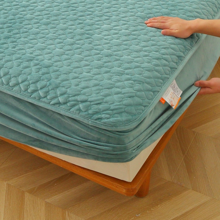 91家纺网 家纺一手货源 找家纺 芸锦豪 2024新款宝宝绒夹棉刺绣床笠 豆青