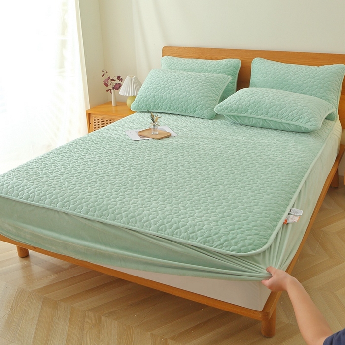 91家纺网 家纺一手货源 找家纺 芸锦豪 2024新款宝宝绒夹棉刺绣床笠 嫩绿