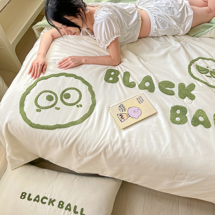 91家纺网 家纺一手货源 找家纺 眠帛家居 2024新款水洗棉毛巾绣夏被四件套精灵系列A类风格二 精灵果绿