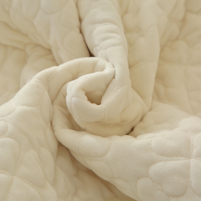 91家纺网 家纺一手货源 找家纺 芸锦豪 2024新款宝宝绒夹棉刺绣床笠 奶油白