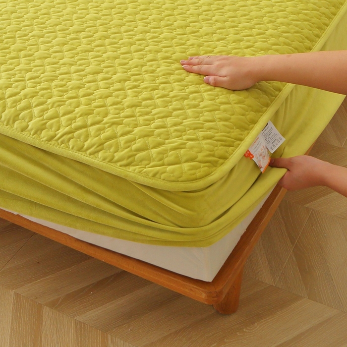 91家纺网 家纺一手货源 找家纺 芸锦豪 2024新款宝宝绒夹棉刺绣床笠 苹果绿