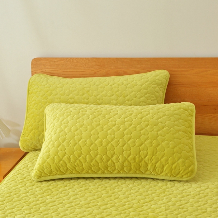 91家纺网 家纺一手货源 找家纺 芸锦豪 2024新款宝宝绒夹棉刺绣床笠 苹果绿