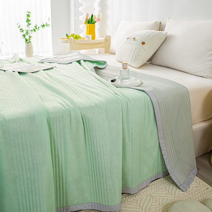 91家纺网 家纺一手货源 找家纺 博弈 2024新款凉感丝抗菌夏被 纯绿色