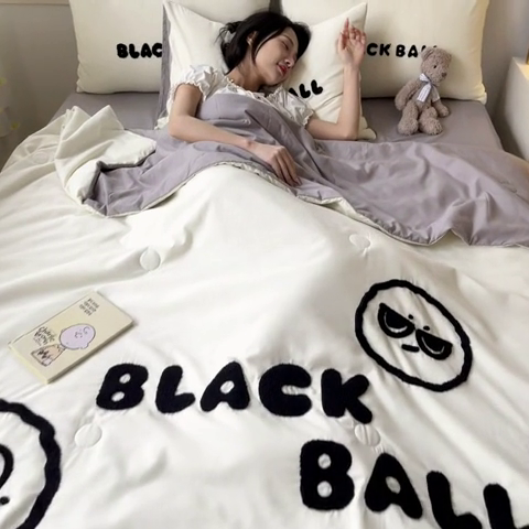 91家纺网 家纺一手货源 找家纺 眠帛家居 2024新款水洗棉毛巾绣夏被四件套精灵系列A类风格二 精灵浅灰