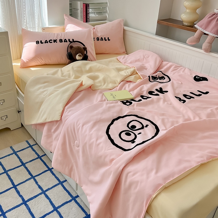 91家纺网 家纺一手货源 找家纺 眠帛家居 2024新款水洗棉毛巾绣夏被四件套精灵系列A类风格二 精灵奶油粉-奶黄