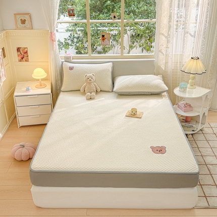 91家纺网 家纺一手货源 找家纺 慕尚家纺 2025新款冻冻席刺绣系列 凉冻冻席小熊白