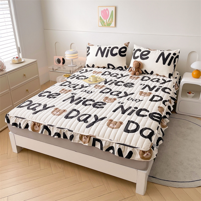 91家纺网 家纺一手货源 找家纺 3C 2024新款全棉13372大豆夹棉印花花边床笠四件套 熊熊宝贝-灰