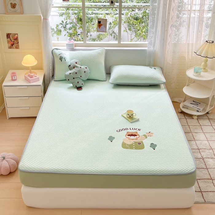 91家纺网 家纺一手货源 找家纺 慕尚家纺 2025新款冻冻席刺绣系列 冻冻席幸福的可儿