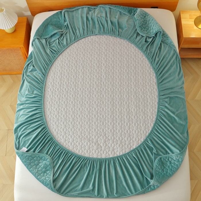 91家纺网 家纺一手货源 找家纺 芸锦豪 2024新款宝宝绒夹棉刺绣床笠 豆青