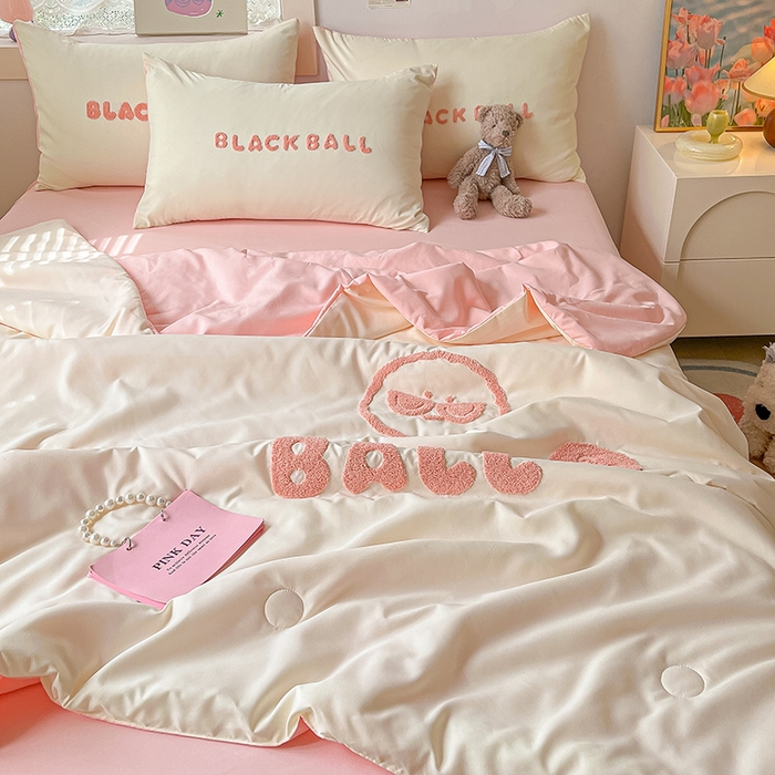 91家纺网 家纺一手货源 找家纺 眠帛家居 2024新款水洗棉毛巾绣夏被四件套精灵系列A类风格二 精灵奶油粉